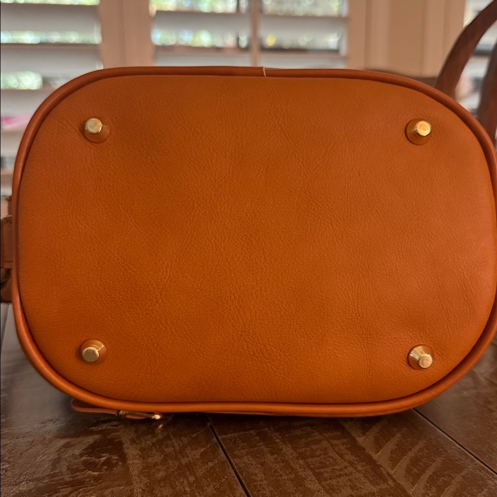 NWOT, Valentina vintage crossbody bucket bag in a gorgeous leather lemon print. - Picture 5 of 9